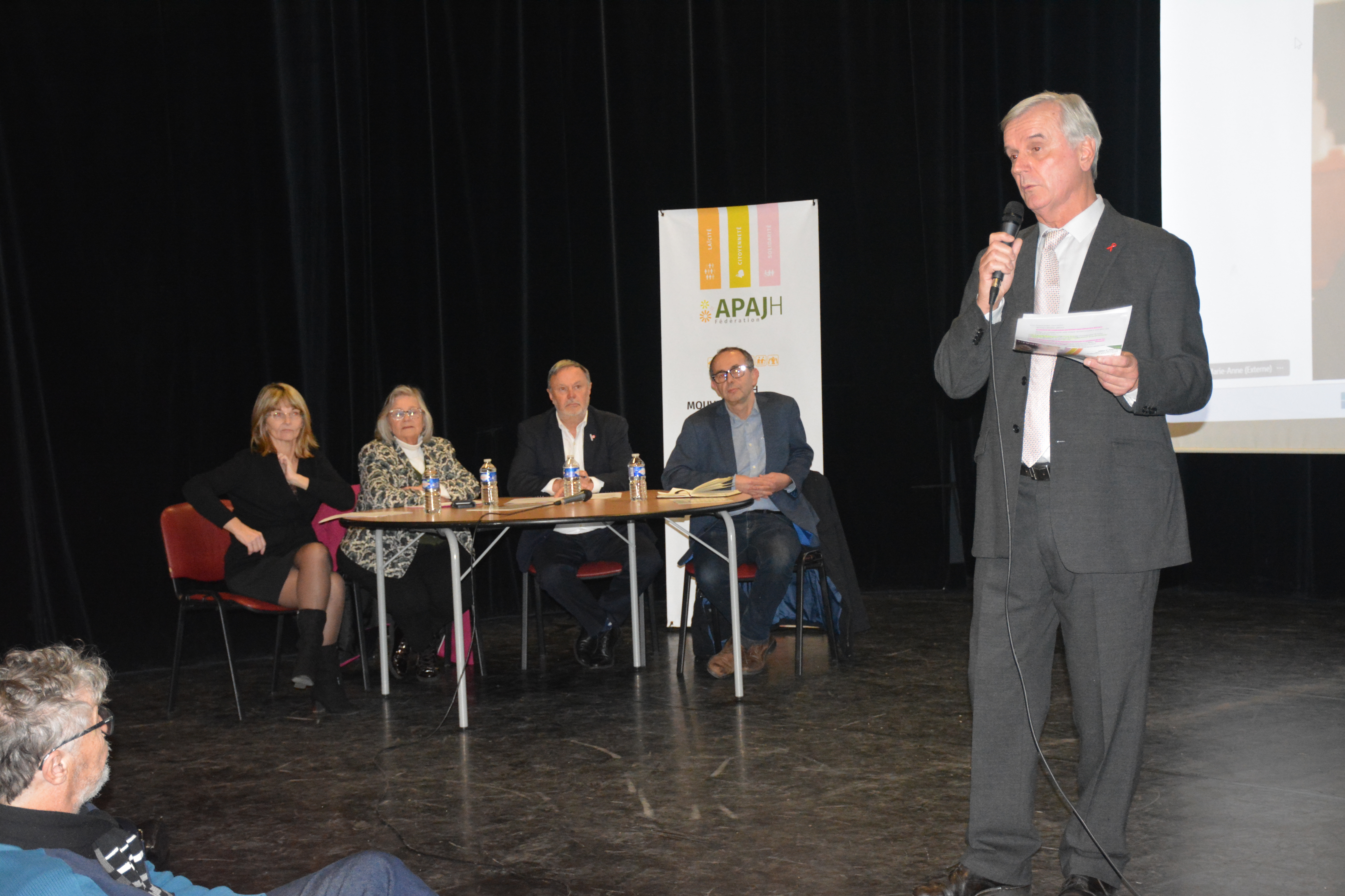 Handicap : Table ronde sur la loi de 2005, l'habitat et l'insertion professionnelle