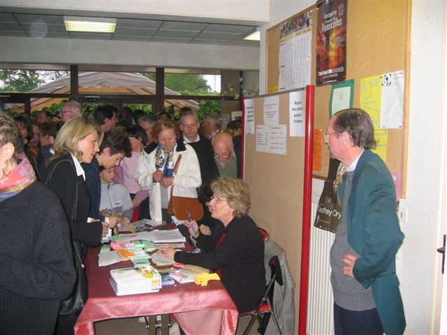 À Claude