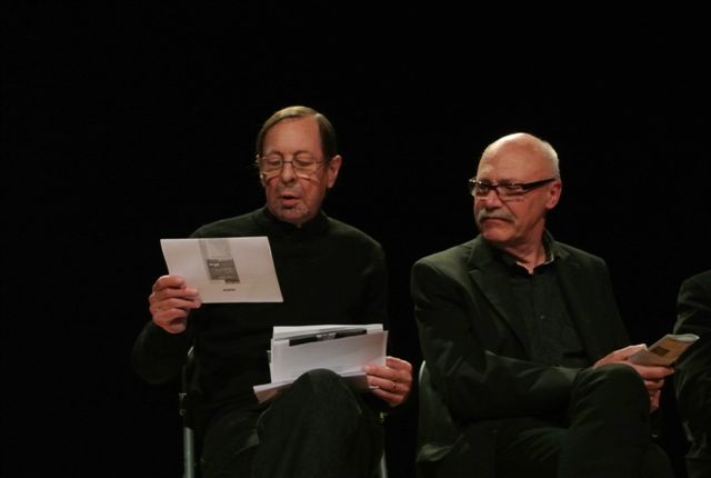 À Claude