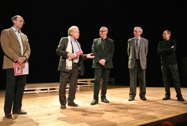 À Claude