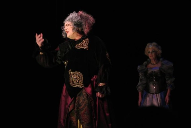 ROI REINES  D’après les pièces RICHARD III de William SHAKESPEARE et LES REINES de Normand CHAURETTE