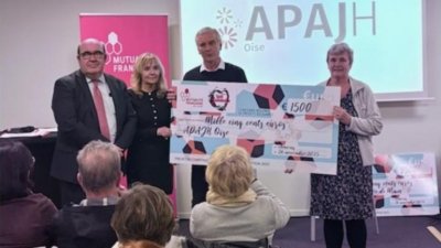L’APAJH Oise reçoit un chèque de la CPAM