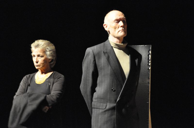 CONVERSATIONS APRÈS UN ENTERREMENT  De Yasmina Reza