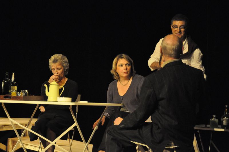 CONVERSATIONS APRÈS UN ENTERREMENT  De Yasmina Reza