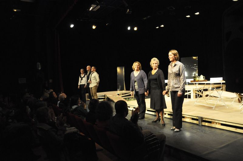 CONVERSATIONS APRÈS UN ENTERREMENT  De Yasmina Reza