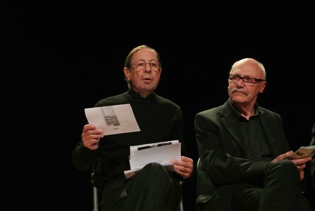 À Claude