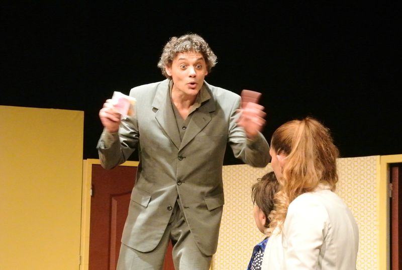 KLAXONS, TROMPETTES ET PÉTARADES De Dario Fo