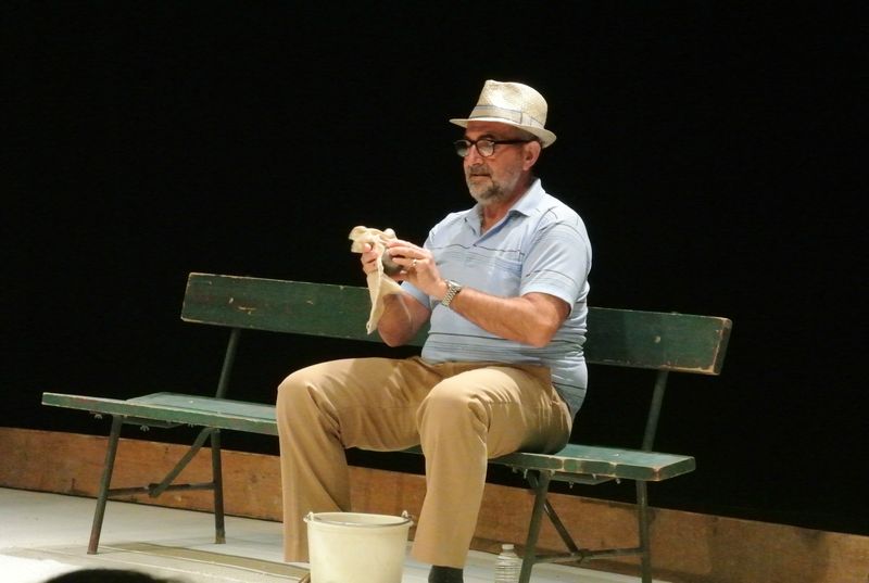 LES PIEDS TANQUÉS D’Artscénicum Théâtre