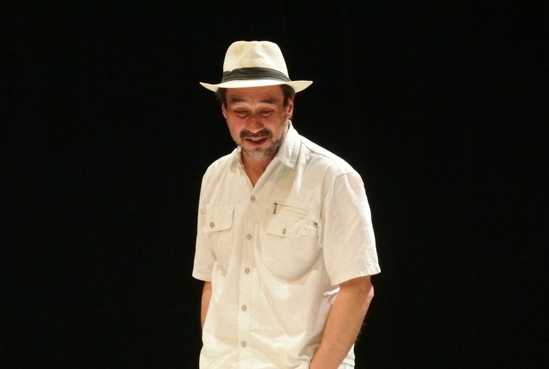 LES PIEDS TANQUÉS D’Artscénicum Théâtre