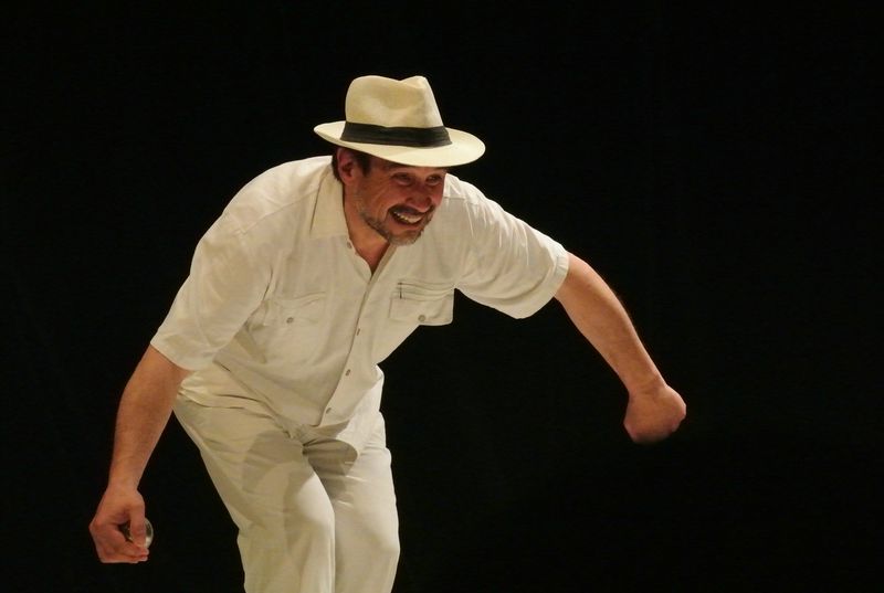LES PIEDS TANQUÉS D’Artscénicum Théâtre