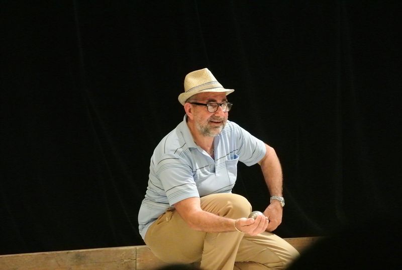 LES PIEDS TANQUÉS D’Artscénicum Théâtre