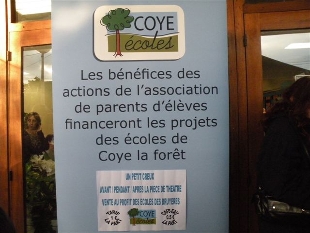 À MON ÂGE JE ME CACHE  ENCORE POUR FUMER De Rayhana