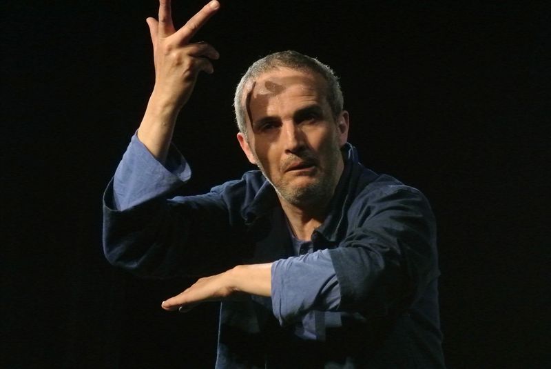 LE VOLEUR D’AUTOBUS De Boubakeur Makhoukh