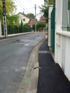Encore de l’imperméable noir